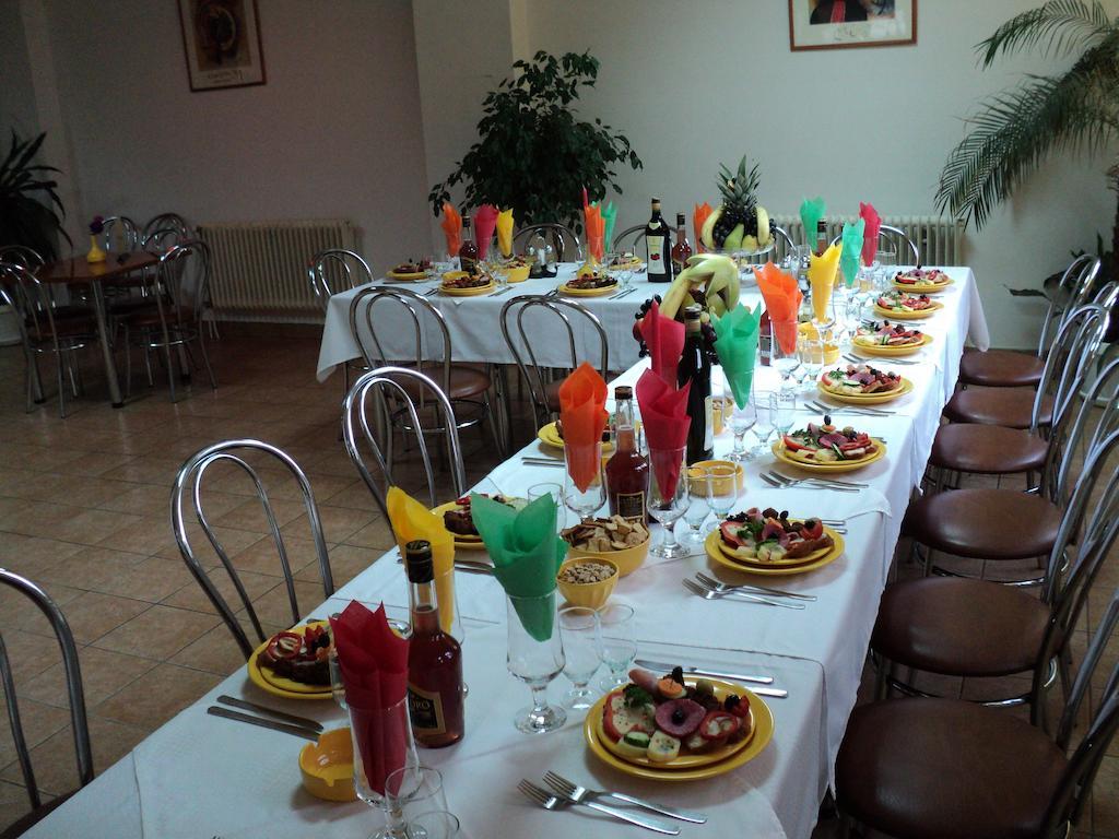 Hotel Randevu Panzio Miercurea Ciuc Zewnętrze zdjęcie